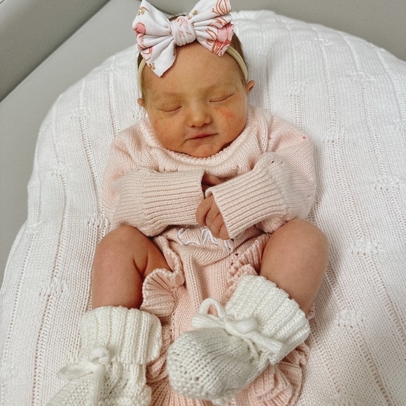 hi, i’m haley🎀 - Picture 2 of 3